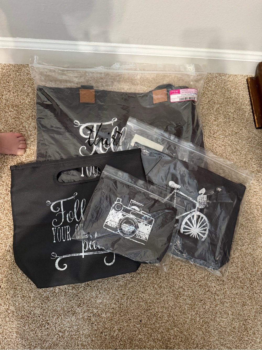 Thirty-One Wander Tote Travel Bag + 3 Pouches Set NWT